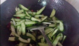 拉瓜怎样炒着吃,家常美味新尝试