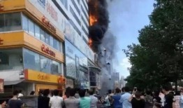 世昌广场吃瓜事件,一场引发社会热议的街头冲突