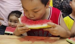 吃瓜的姿态,揭秘吃瓜族们的独特姿态