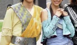 蔡少芬吃瓜朱茵图片,娱乐圈友情再升级