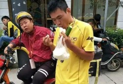 外卖小哥集体吃瓜,揭秘外卖行业的酸甜苦辣