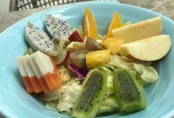 大树烧烤吃瓜,夏日吃瓜新风尚