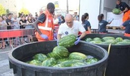 吃瓜群众沸腾了,揭秘网络热议背后的真相