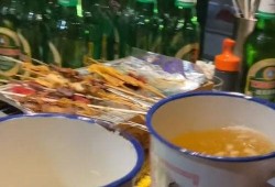 干饭兄弟吃瓜吃饭