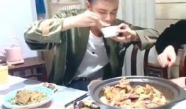 干饭兄弟吃瓜吃饭