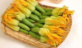 花都男子吃瓜,男子意外成为“吃瓜群众”焦点