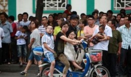 老人围观吃瓜视频大全,笑料百出，温馨瞬间大盘点