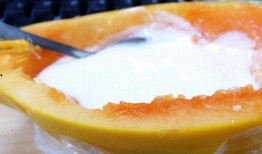 喝酸奶的大哥吃瓜,酸奶大哥的瓜田奇遇记