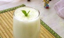 喝酸奶的大哥吃瓜,酸奶大哥的瓜田奇遇记