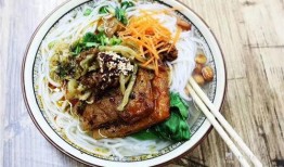 你吃瓜我吃面,生活百态的趣味碰撞