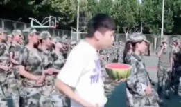 学长吃瓜室,揭秘校园热点事件背后的真相